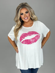 30 GT-R {Blowing Kisses} White/Fuchsia Lips Graphic Tee CURVY BRAND!!!  EXTENDED PLUS SIZE XL 2X 3X 4X 5X 6X (May Size Down 1 Size}