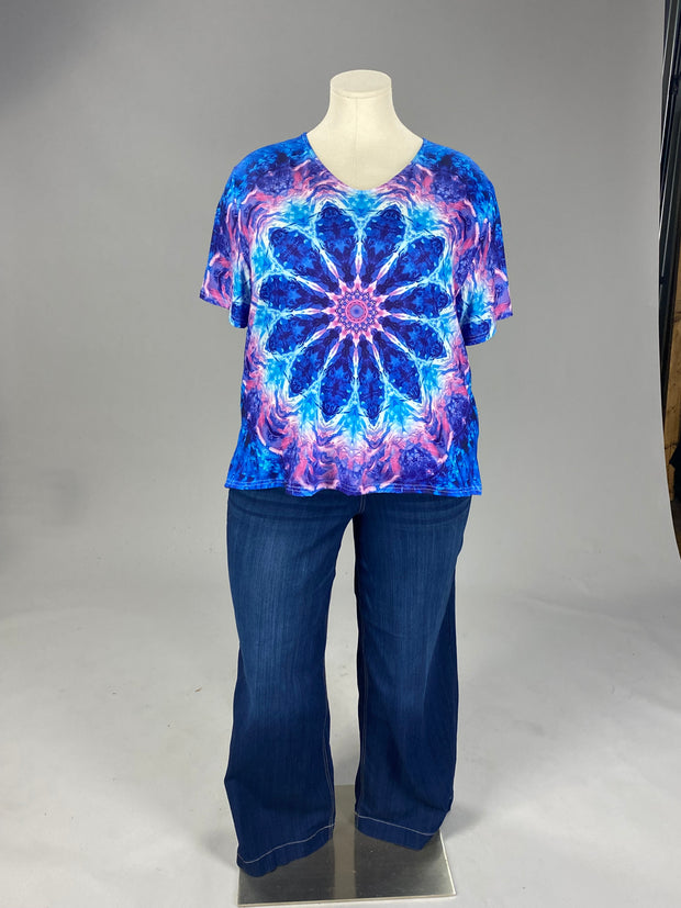 CW  PSS {Groovy Gal} Blue & Lavender Print V-Neck Top (Size up! 5X fits like 2X)