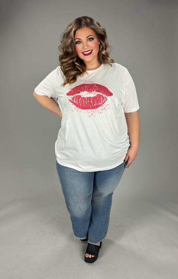 30 GT-R {Blowing Kisses} White/Fuchsia Lips Graphic Tee CURVY BRAND!!!  EXTENDED PLUS SIZE XL 2X 3X 4X 5X 6X (May Size Down 1 Size}