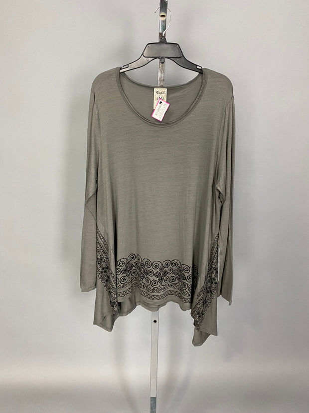 44 SD {Amazing View} VOCAL Grey Top w/Black Studs PLUS SIZE XL 2X 3X