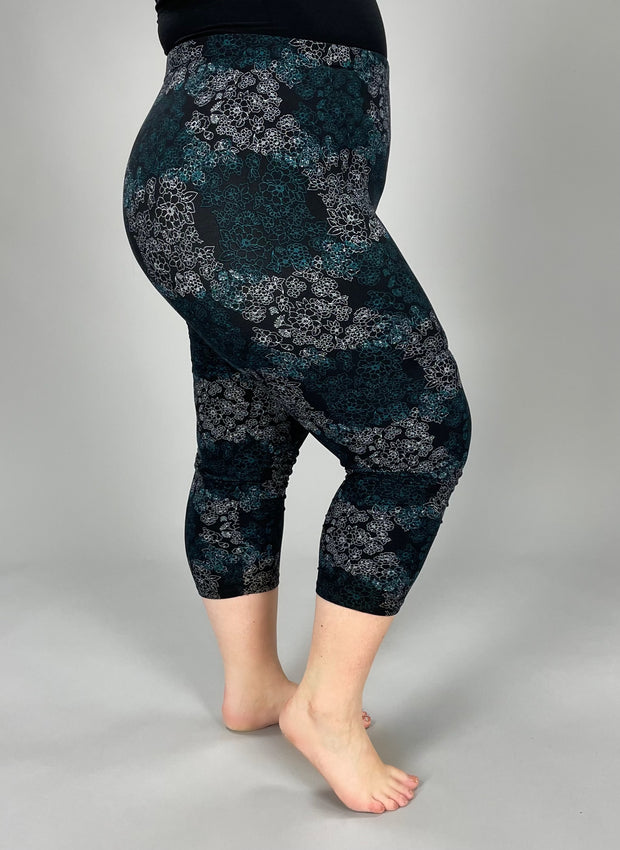 LEG-26 {Floralty} White/Teal Floral Print Capri Leggings EXTENDED PLUS SIZE 3X/5X